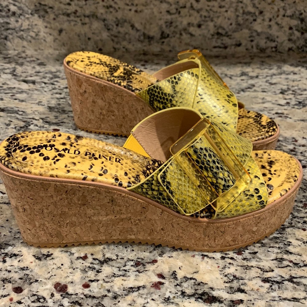 Donald Pliner Wedges